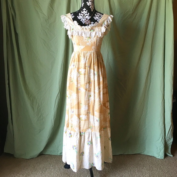 Vintage Dresses & Skirts - Vintage 1970's Boho Floral Lace Trim Maxi Sundress